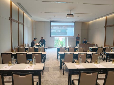 apr27-presentations 470_phon-lan