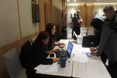 apr27-registration 040