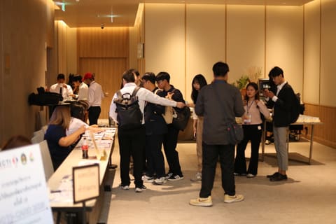 apr28-foyer 028